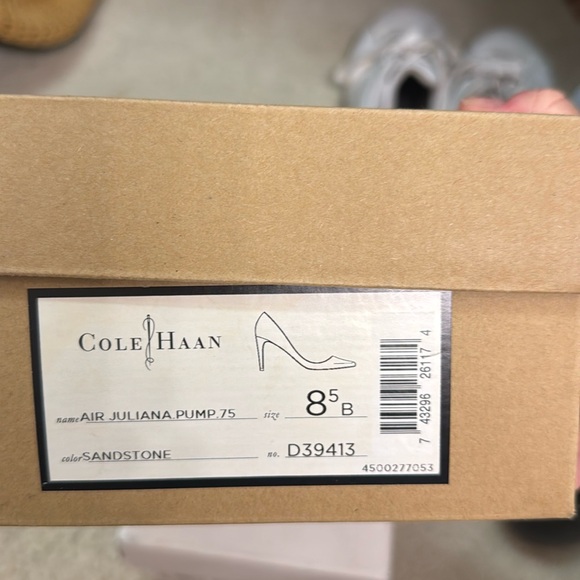 Cole Haan Air Juliana Pump, Sandstone, 8.5 - Picture 2 of 5